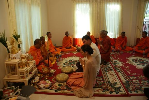 Package ชุดพิธีการงานเช้า ราคา 34,000 บาท (ไม่รวมอาหารใดๆ เหมาะกับบ้านลูกค้าที่จัดเตรียมอาหารและโต๊ะเก้าอี้เองได้)